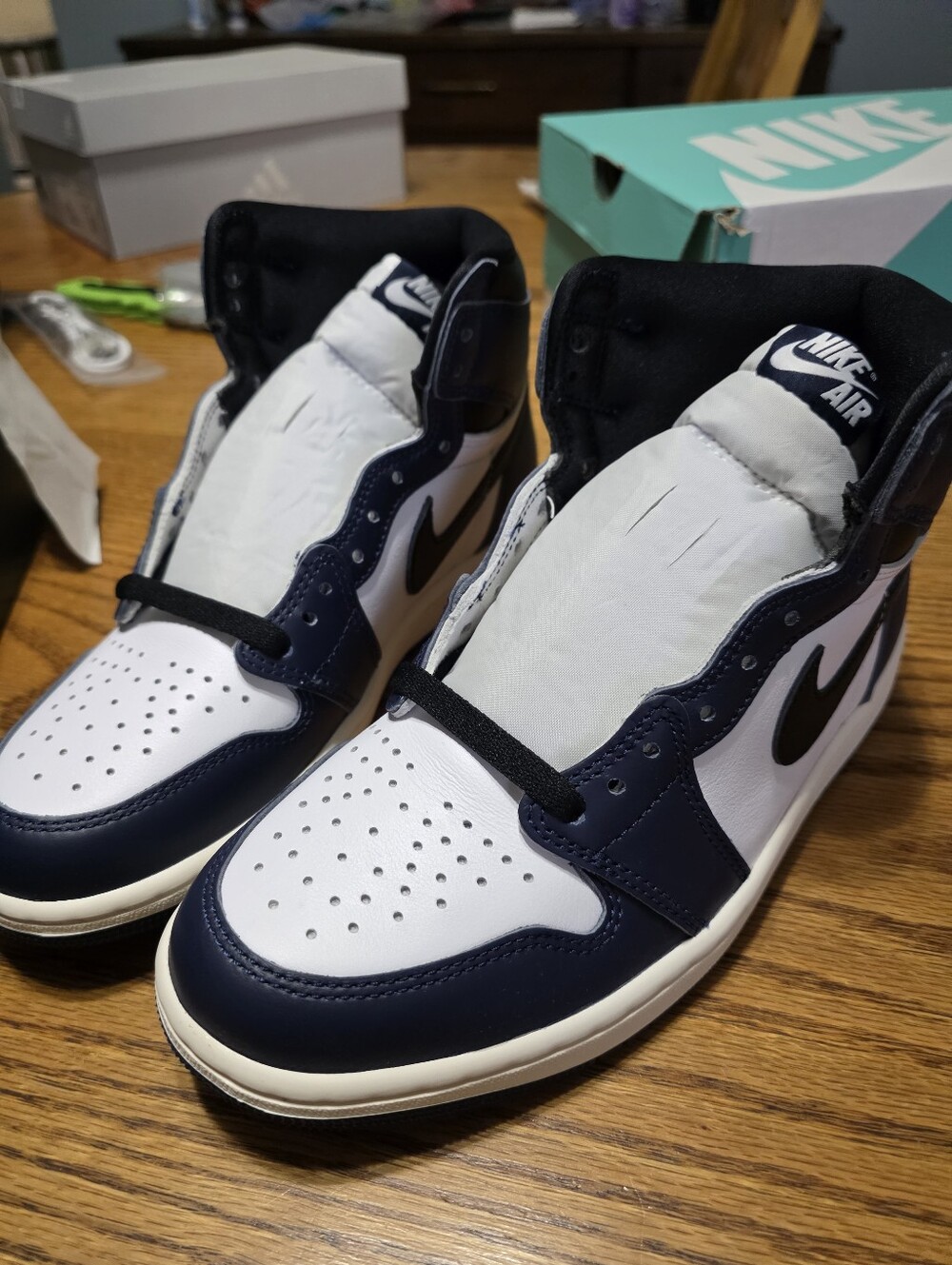 Nike Air Jordan 1 Mid White Navy Black Men’s Sneakers Size 7.5y/9m.